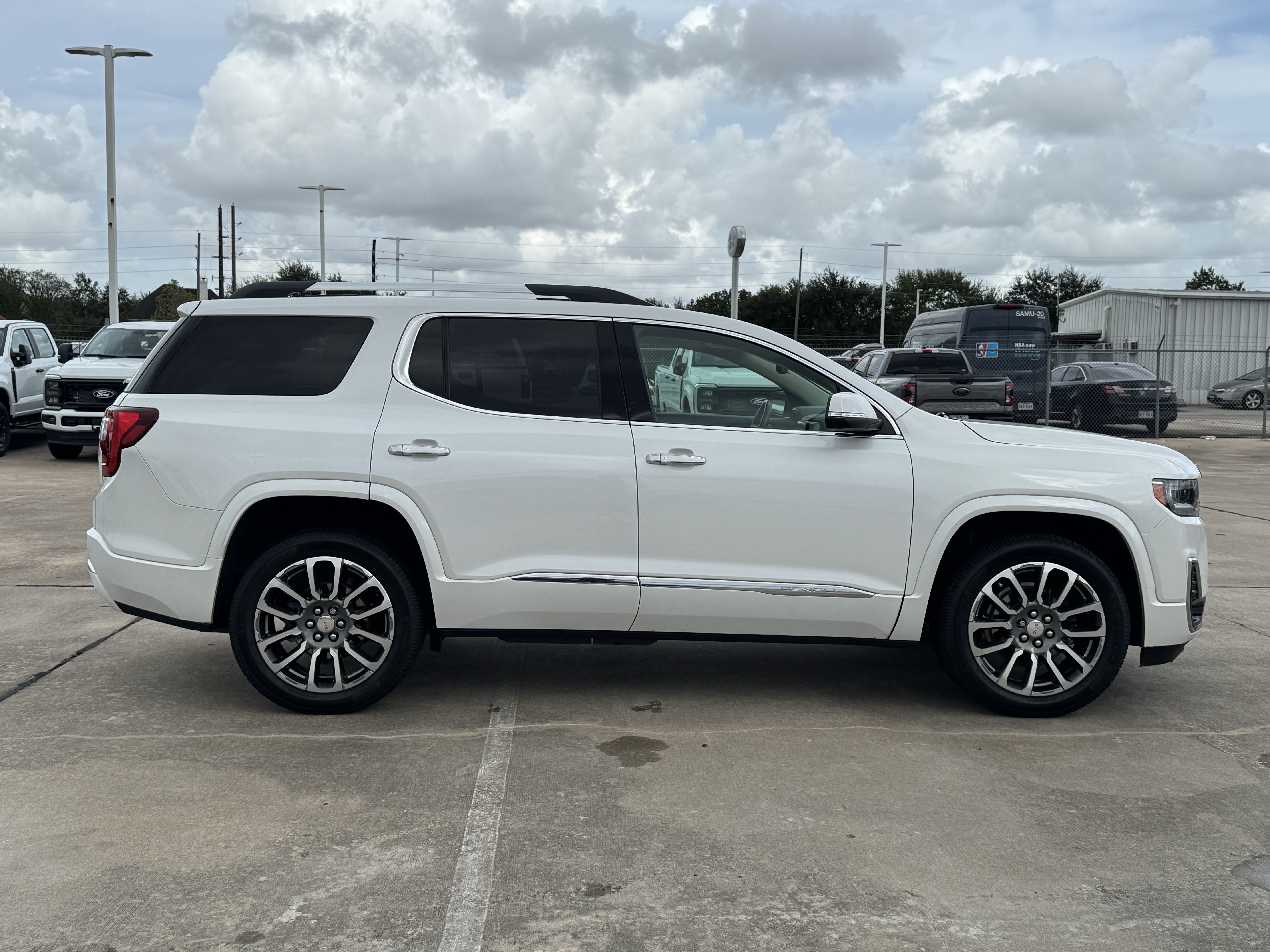 Used 2022 GMC Acadia Denali w/ Denali Ultimate Package FWD image 6