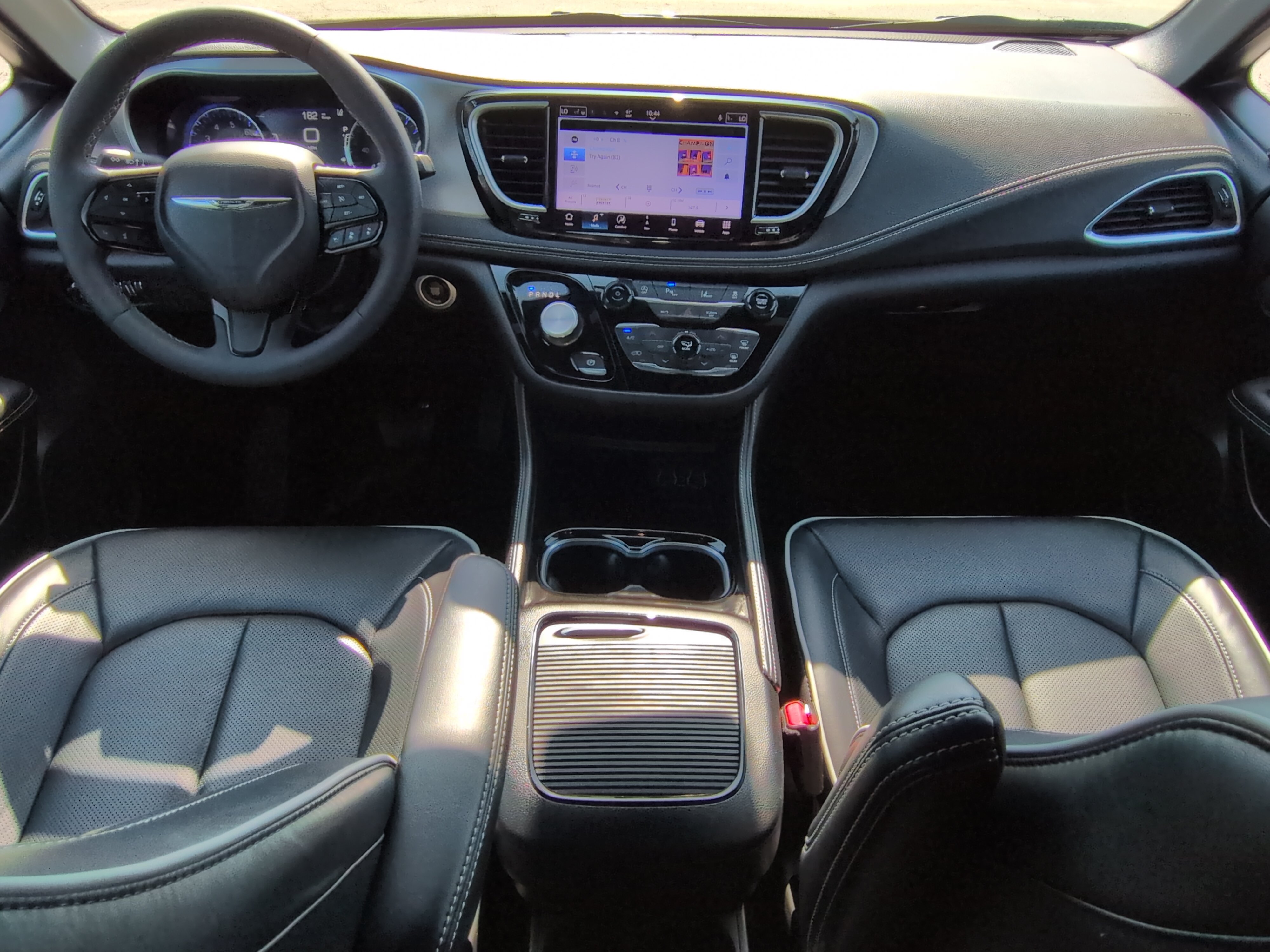 Used 2025 Chrysler Pacifica Limited FWD image 13