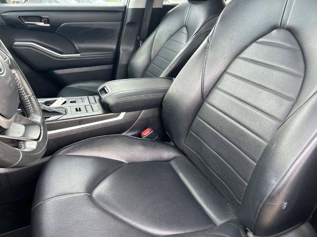 Used 2022 Toyota Highlander XLE AWD/4WD image 30