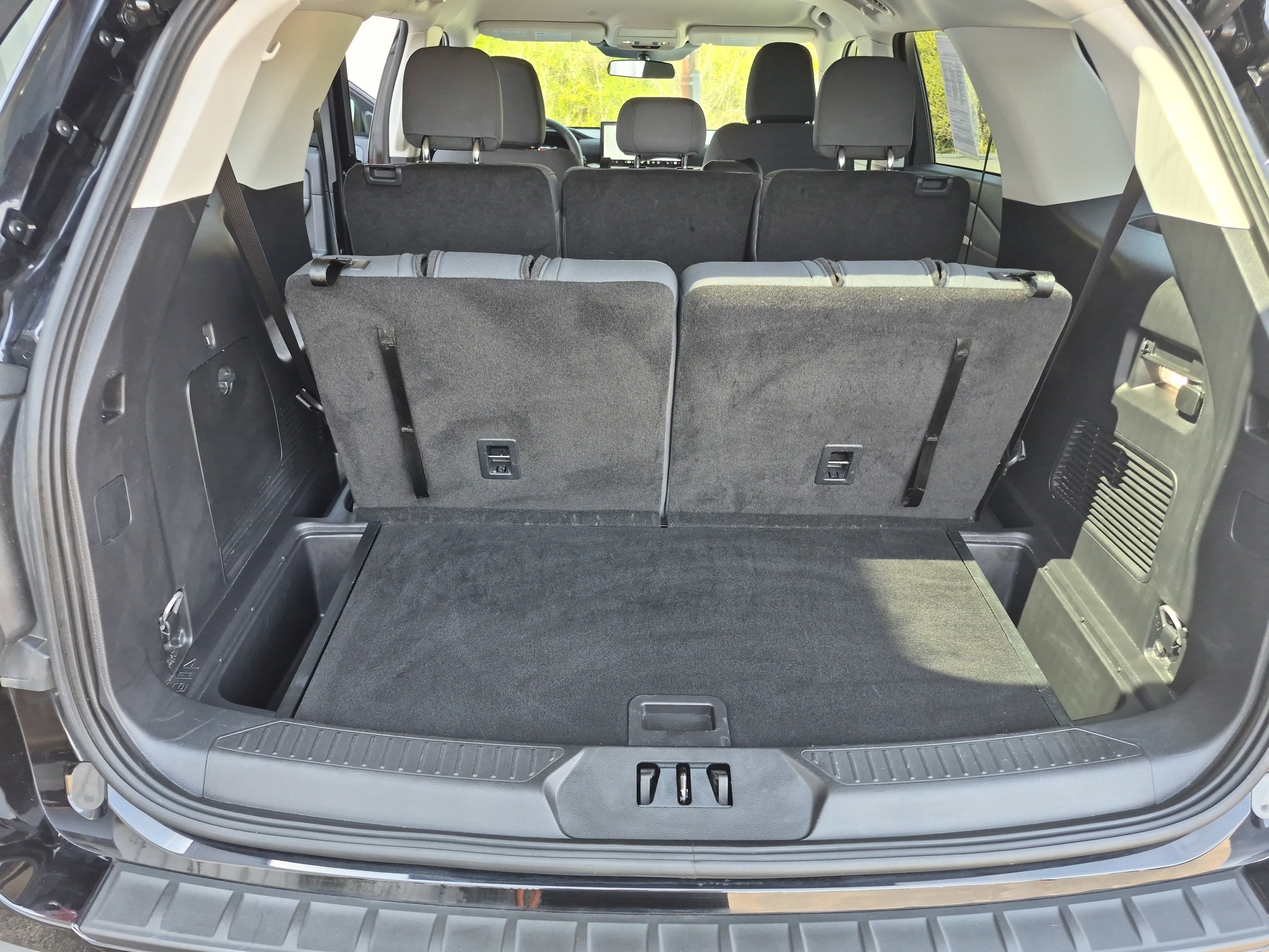 Certified 2025 Ford Explorer Active image 17