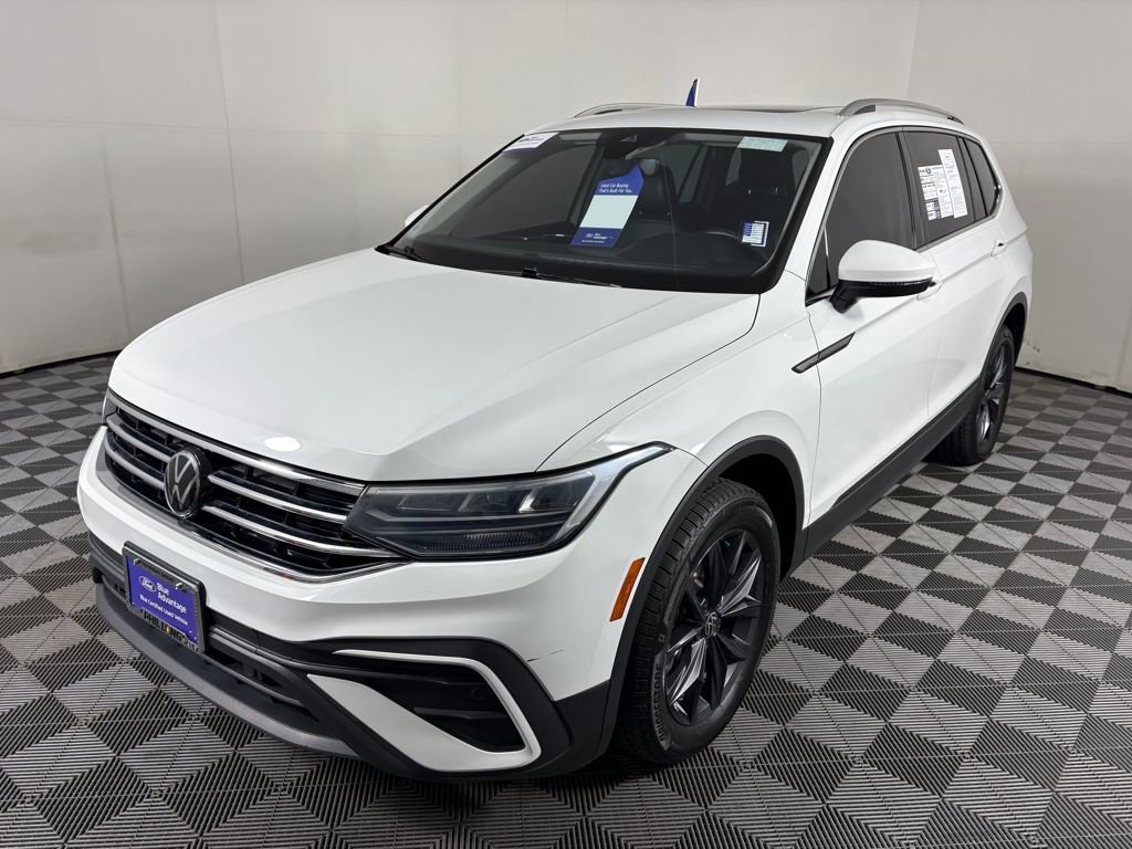 Used 2022 Volkswagen Tiguan SE w/ Panoramic Sunroof Package image 3