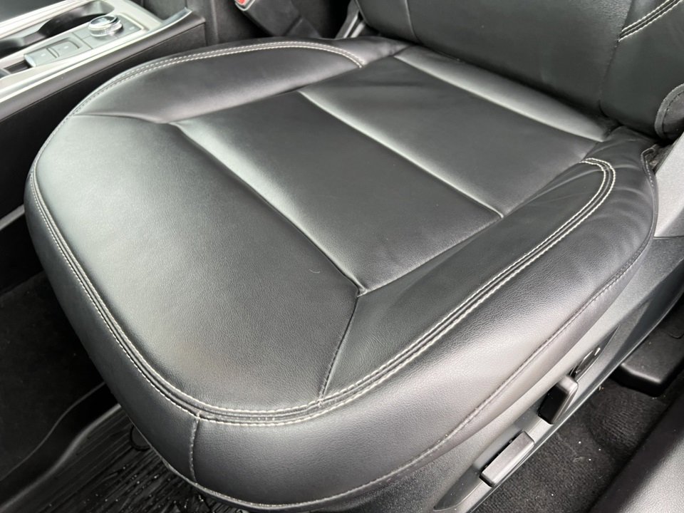 Certified 2022 Ford Explorer XLT w/ Equipment Group 202A image 16