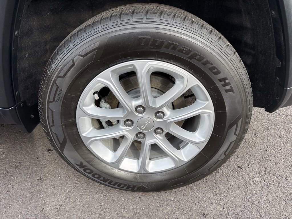 Used 2022 Jeep Grand Cherokee Laredo X image 10