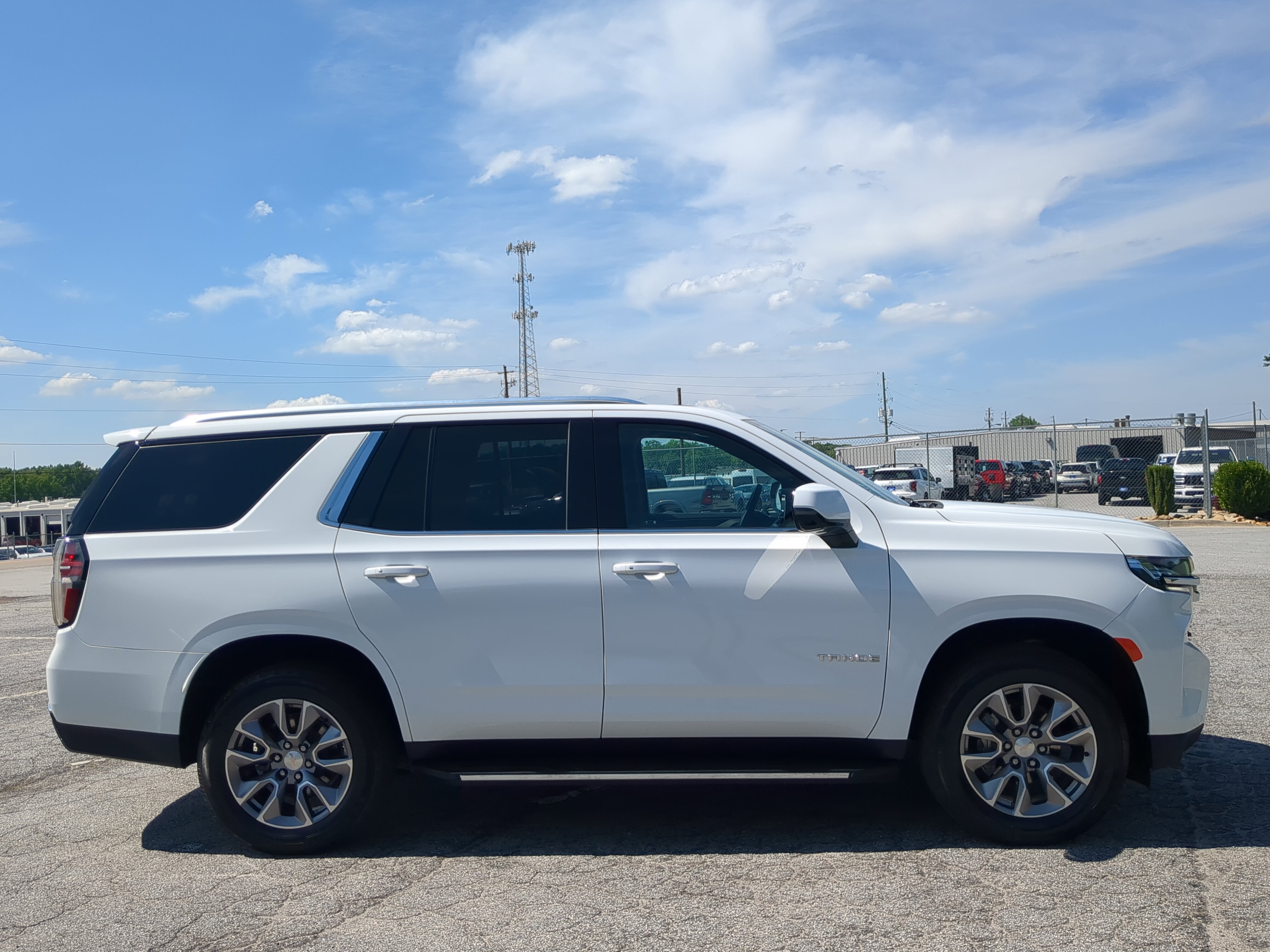 Used 2022 Chevrolet Tahoe LT w/ LT Signature Package RWD image 2