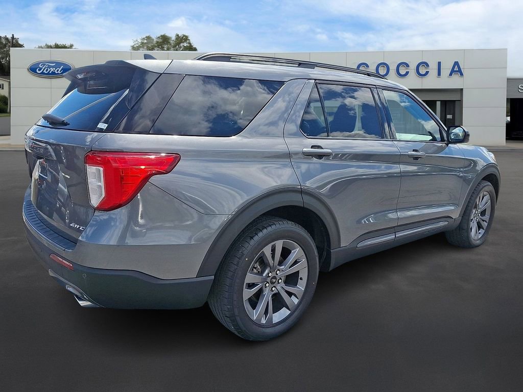 Certified 2022 Ford Explorer XLT w/ Equipment Group 202A AWD/4WD image 4