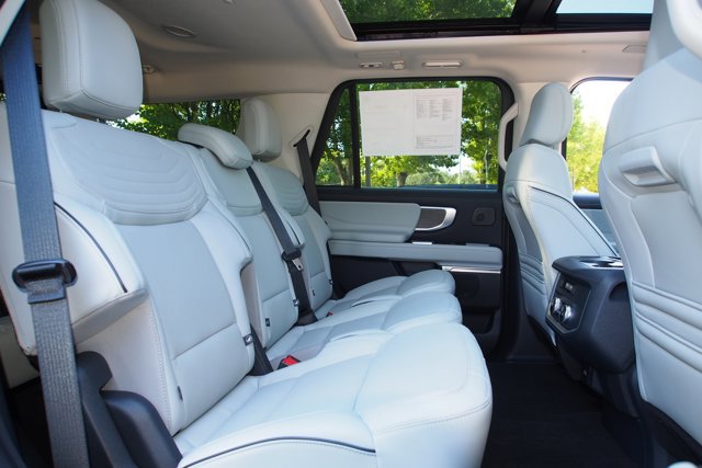 Certified 2025 Ford Expedition Platinum w/ Platinum Ultimate Package AWD/4WD image 14