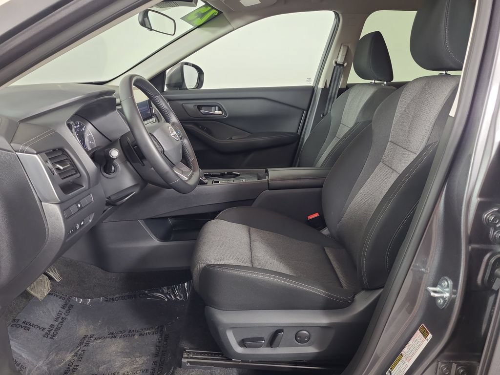 Used 2025 Nissan Rogue SV FWD image 18