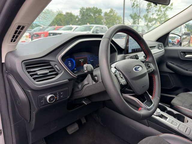 Certified 2022 Ford Escape SEL w/ SEL Stealth AWD Package image 16