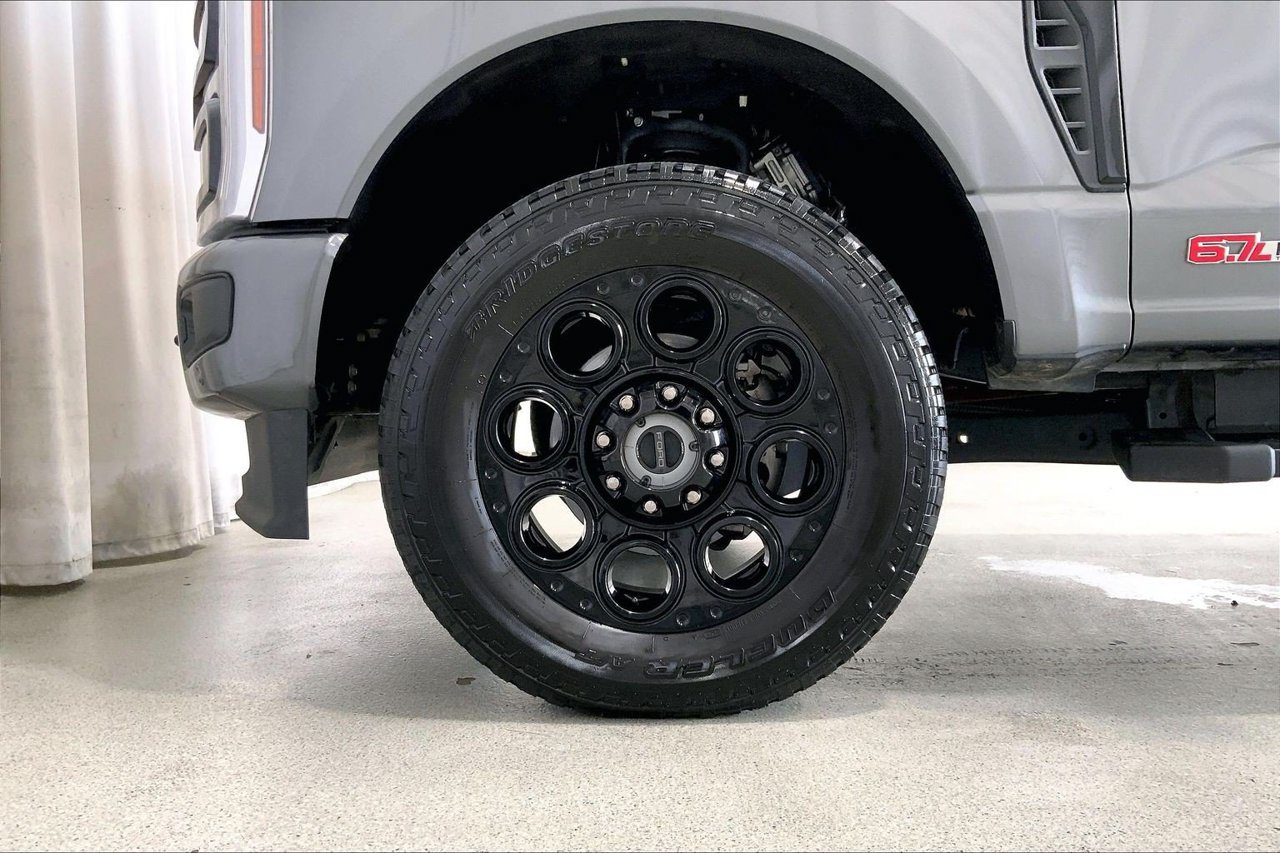 Certified 2025 Ford F350 Lariat w/ Lariat Ultimate Package AWD/4WD image 8