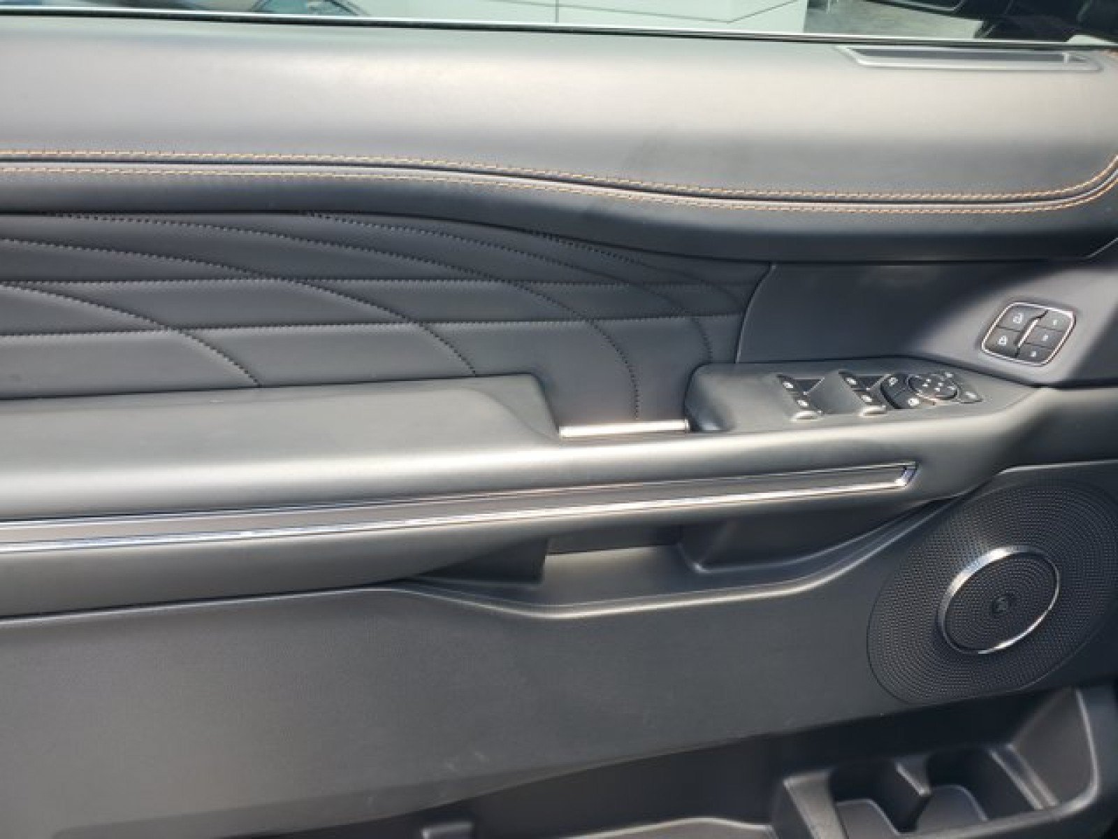 Certified 2024 Ford Expedition Max Platinum RWD image 14