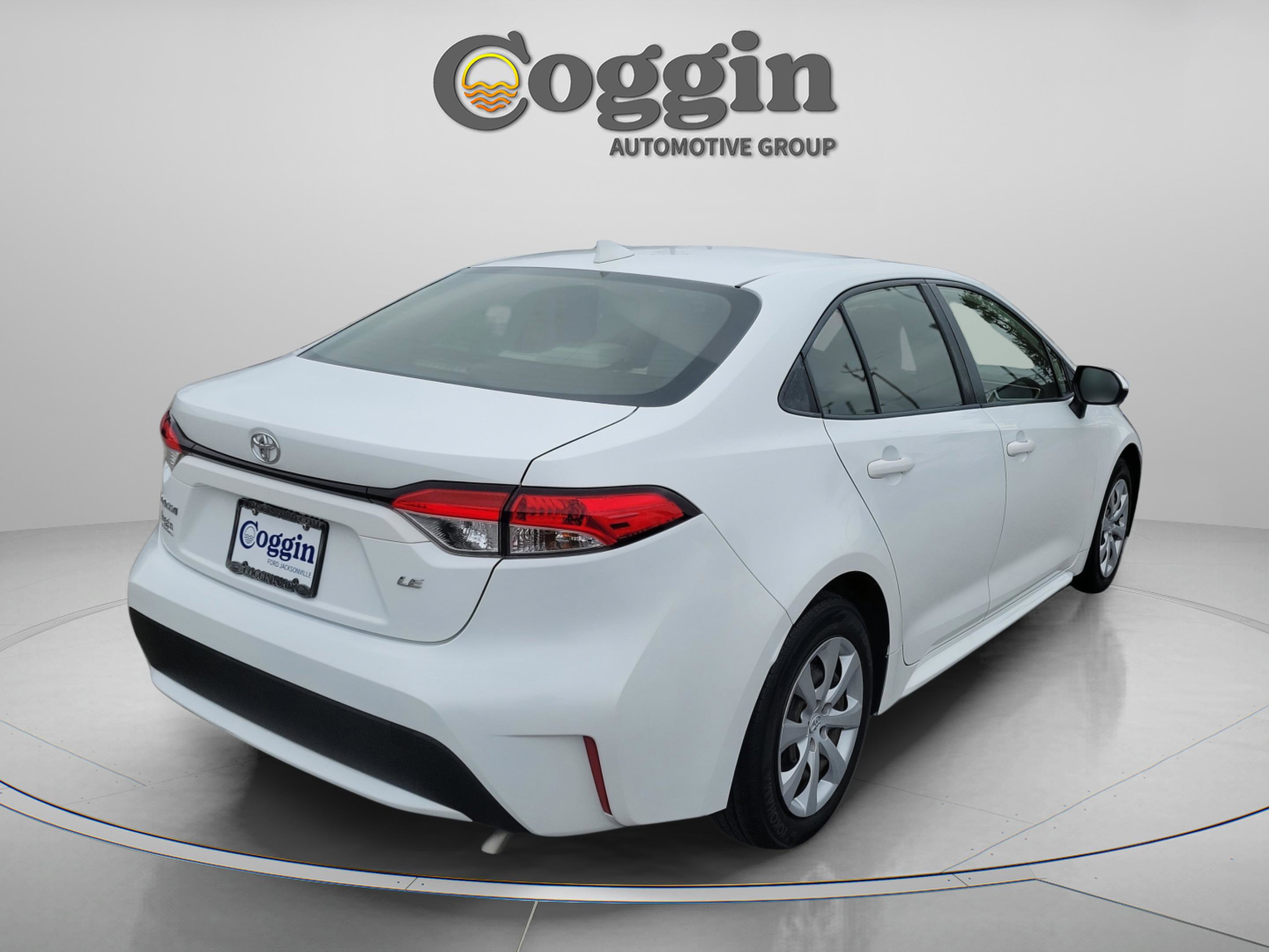 Used 2022 Toyota Corolla LE image 3