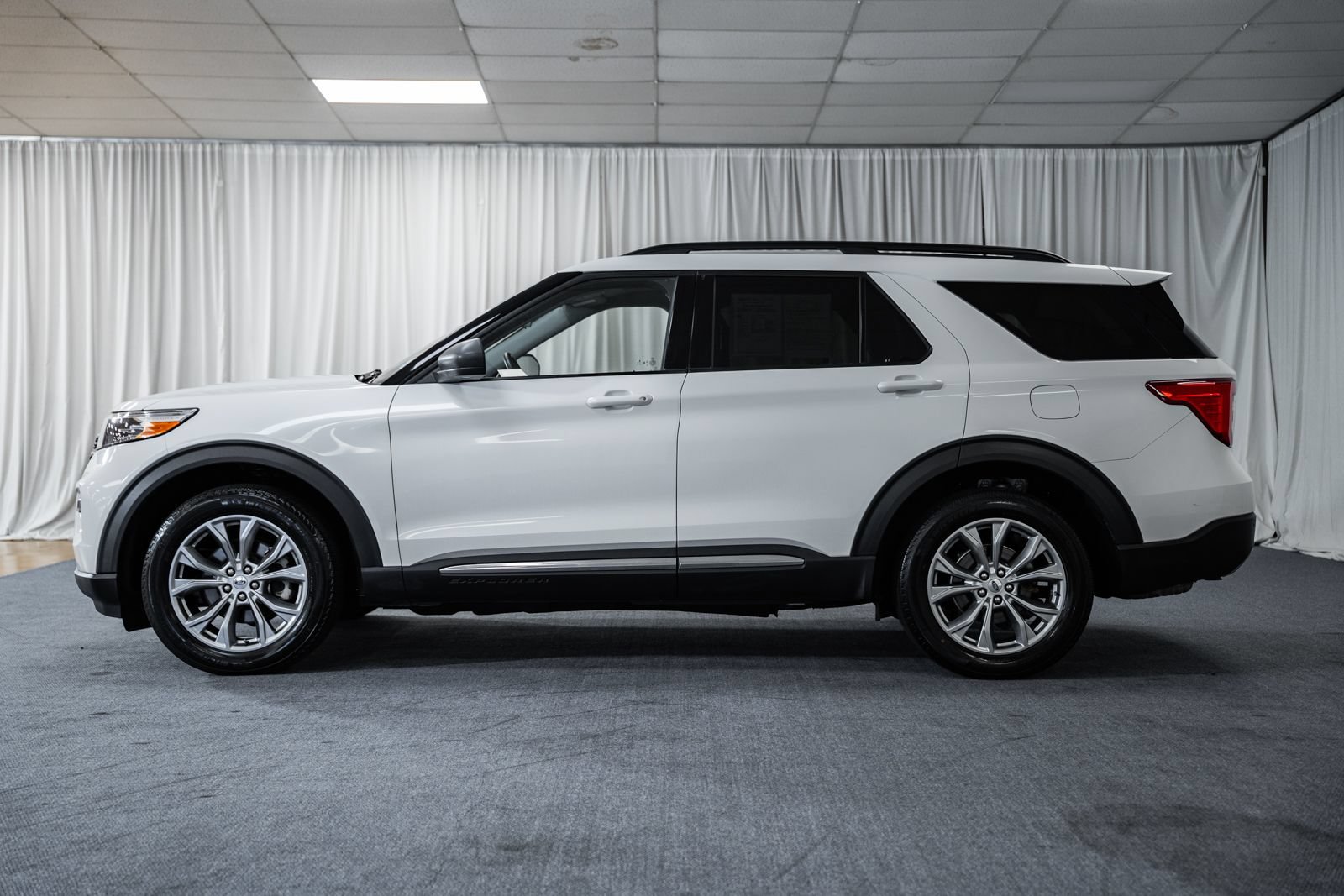 Certified 2023 Ford Explorer XLT w/ Equipment Group 202A AWD/4WD image 4