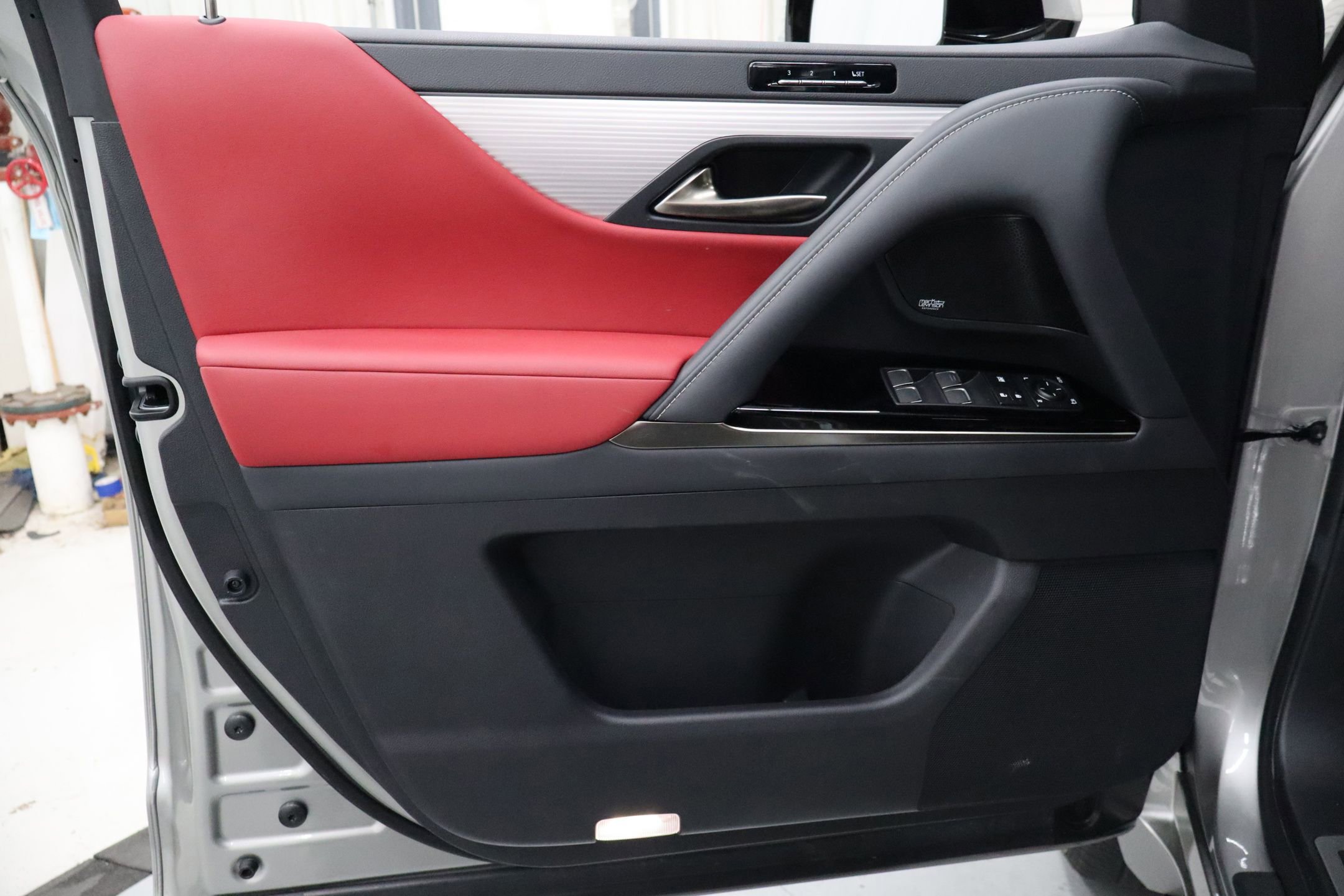 Used 2023 Lexus LX 600 F Sport image 12