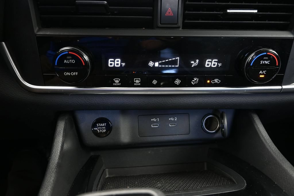 Used 2025 Nissan Rogue SV FWD image 31