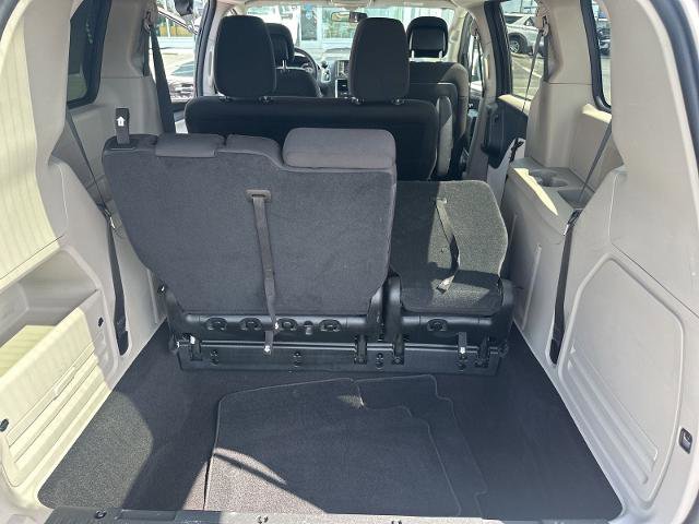 Used 2018 Dodge Grand Caravan SE FWD image 19
