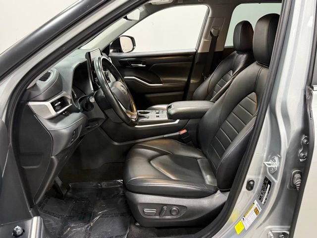 Used 2023 Toyota Highlander XLE image 14