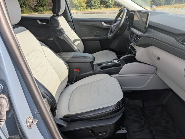 Certified 2024 Ford Escape SE w/ PHEV Premium Package image 37