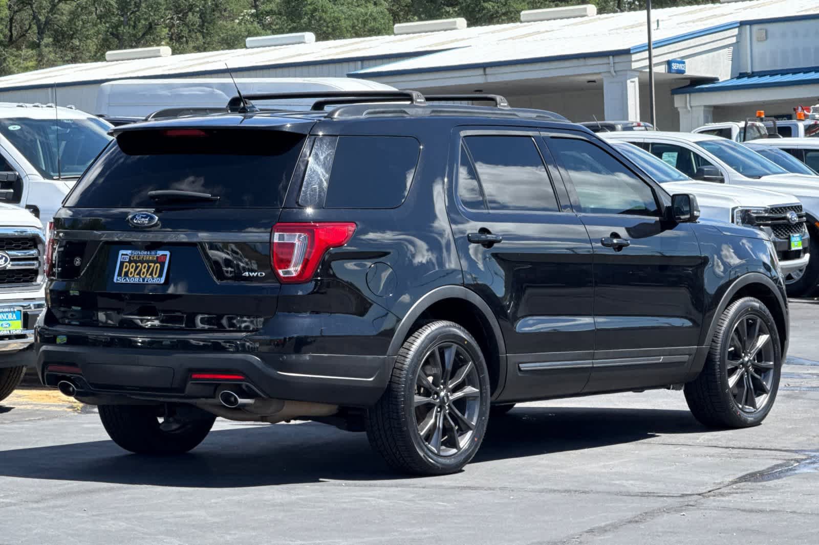 Certified 2018 Ford Explorer XLT w/ Equipment Group 202A AWD/4WD image 4