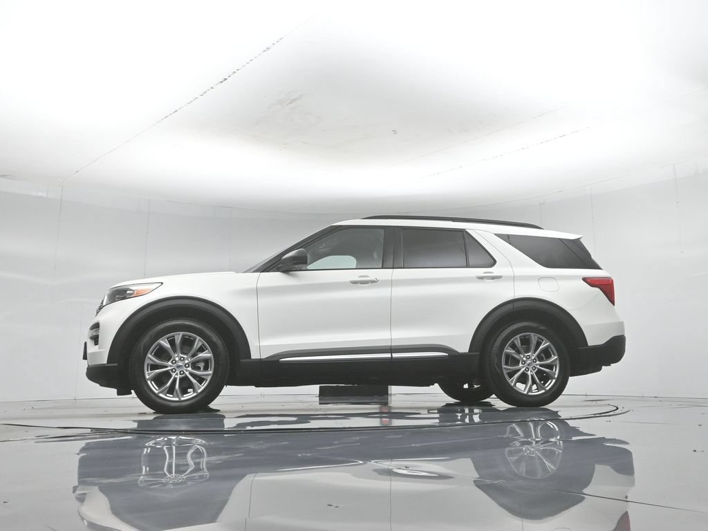 Certified 2021 Ford Explorer XLT w/ Equipment Group 202A RWD image 8