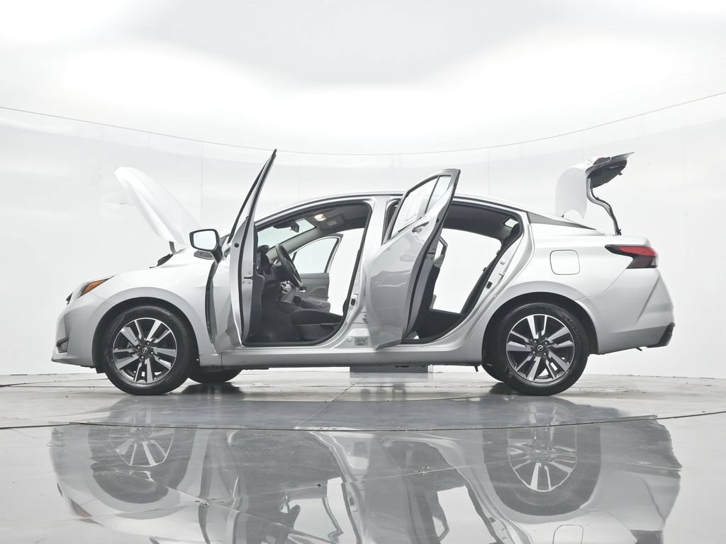 Used 2025 Nissan Versa SV FWD image 50