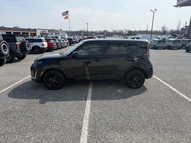 Used 2025 Kia Soul LX image 2