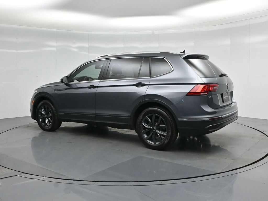Used 2023 Volkswagen Tiguan SE w/ Panoramic Sunroof Package image 16