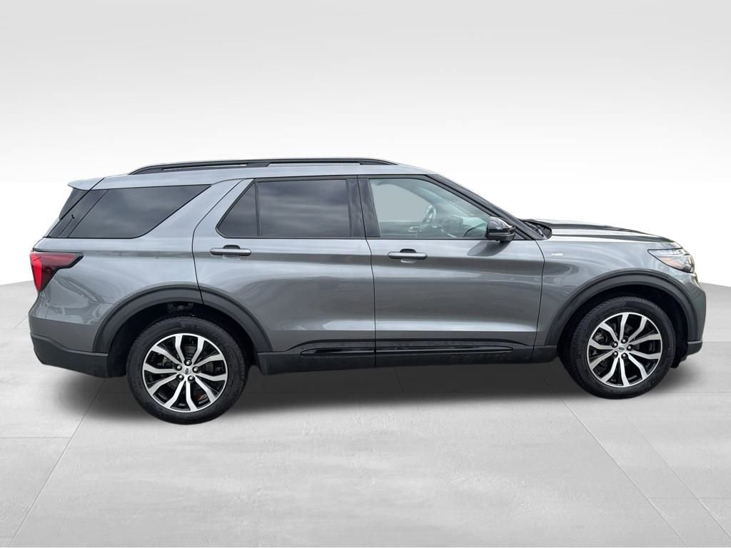 Certified 2025 Ford Explorer ST-Line image 6