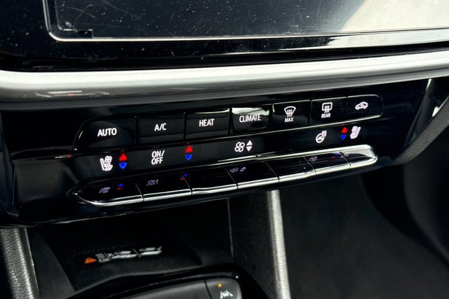 Used 2022 Chevrolet Bolt EUV Premier image 25