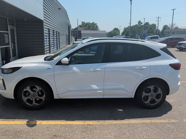 Certified 2023 Ford Escape ST-Line Select AWD/4WD image 2