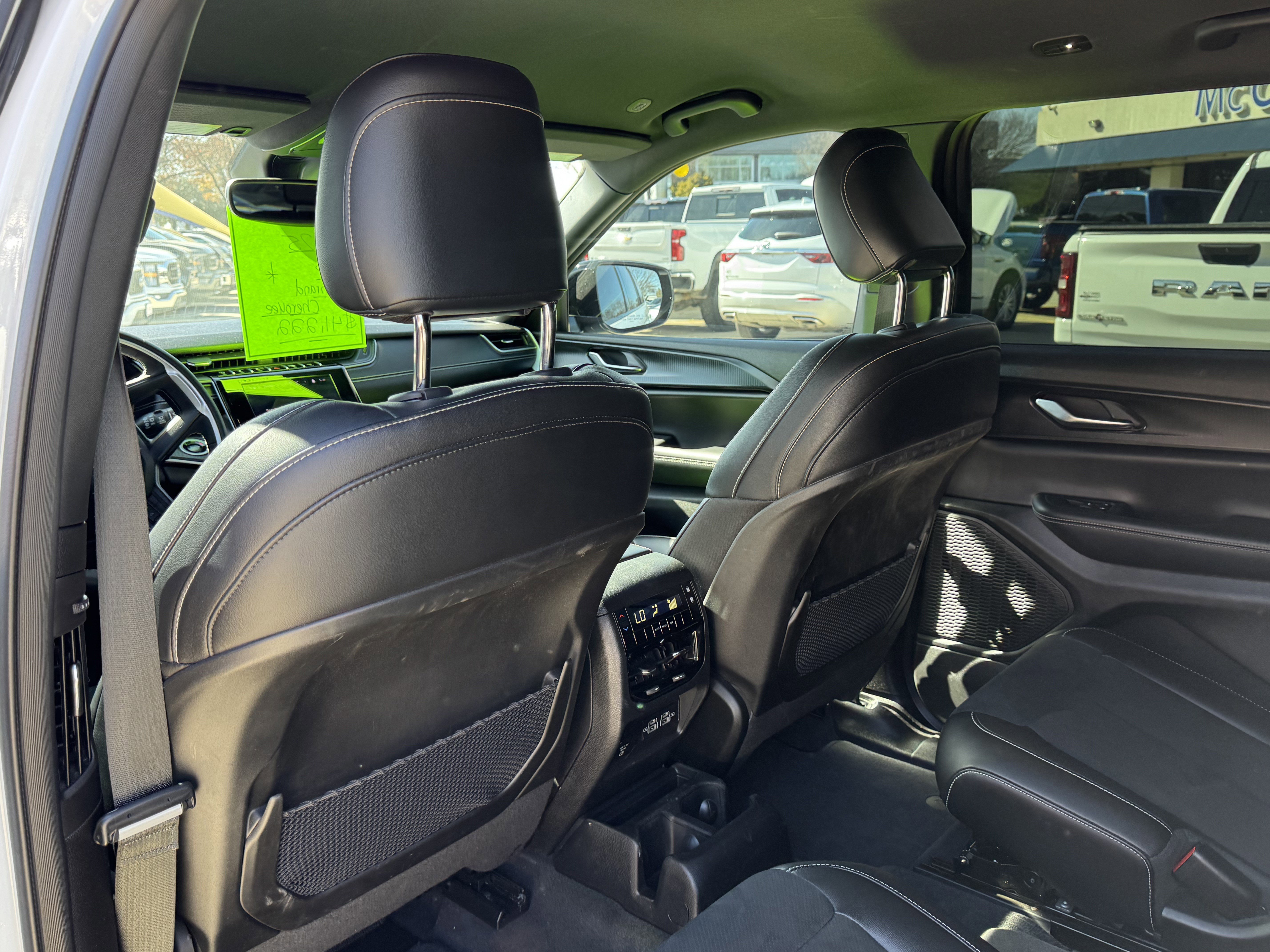 Used 2025 Jeep Grand Cherokee L Laredo image 15