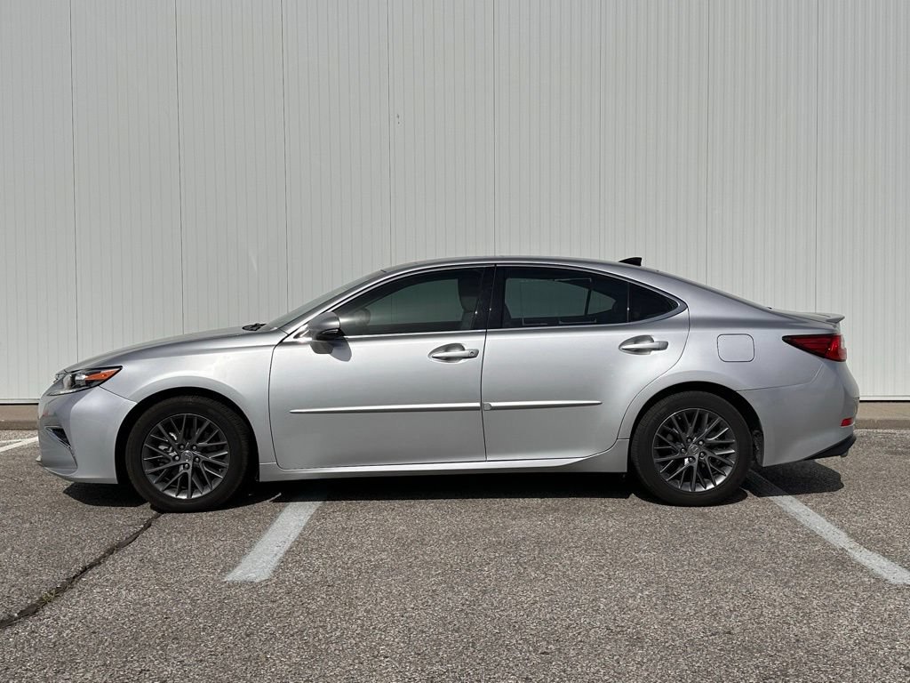 Used 2018 Lexus ES 350 w/ Navigation System Package FWD image 2