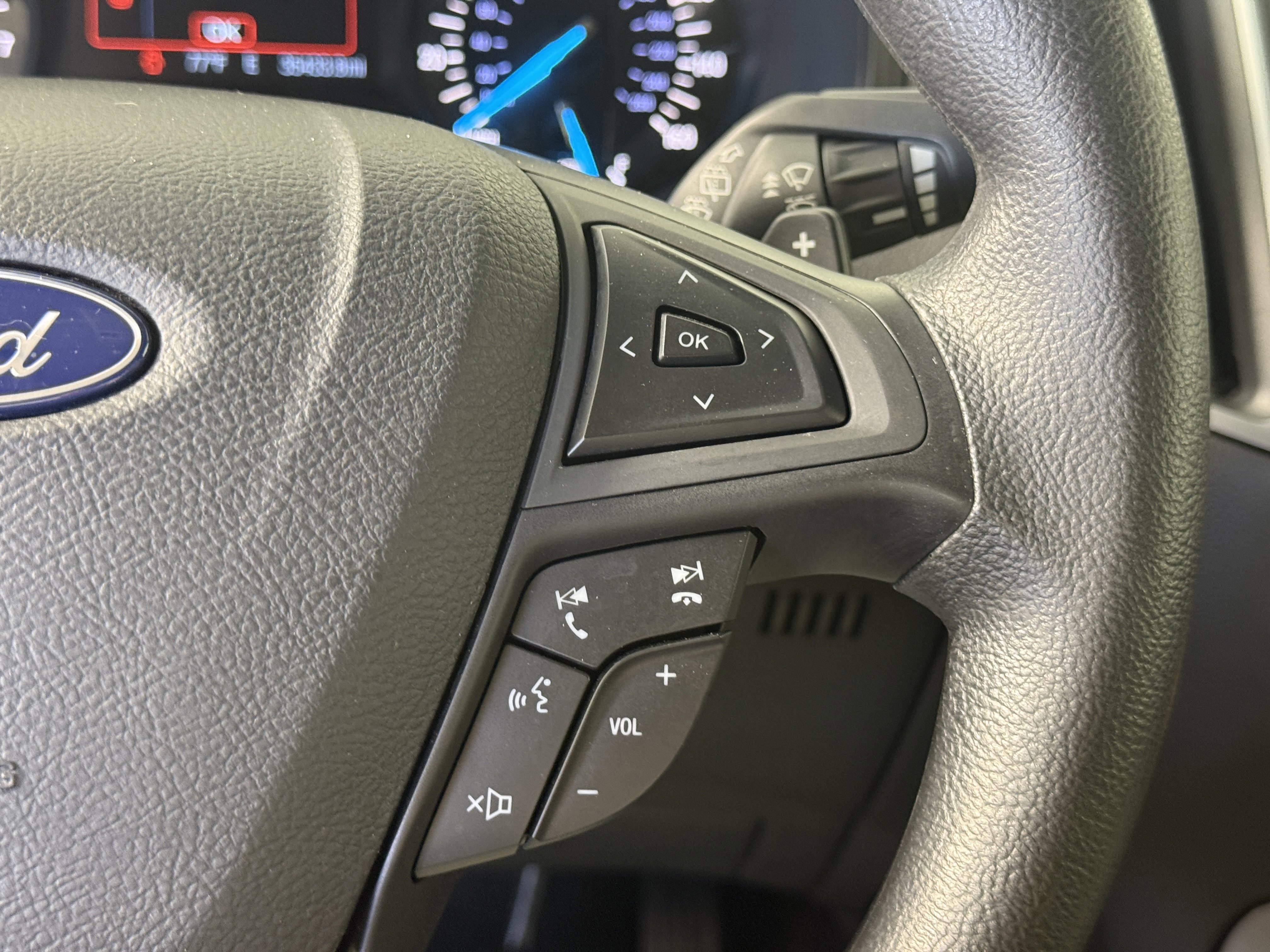 Certified 2018 Ford Edge SE image 24