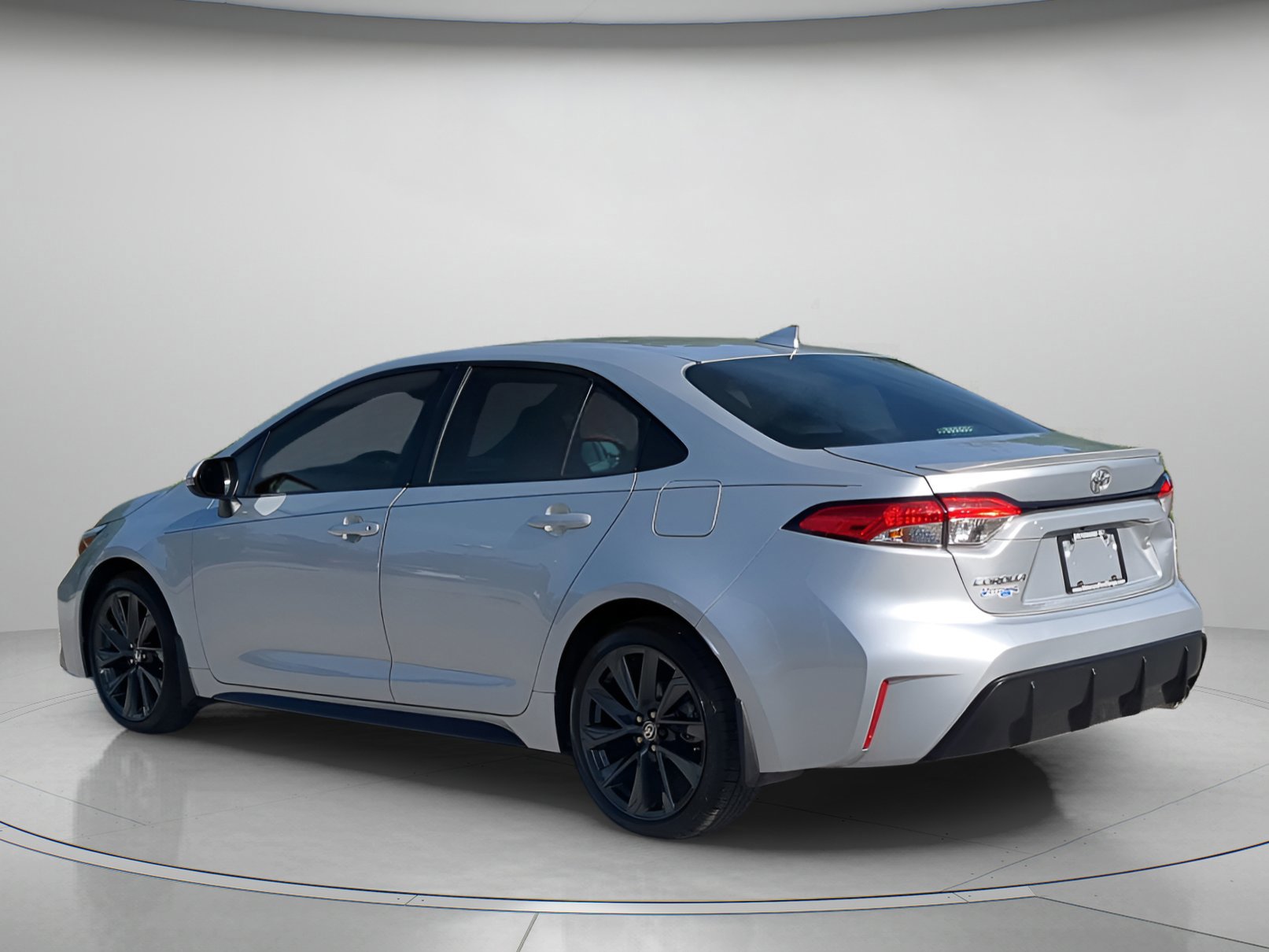 Used 2024 Toyota Corolla SE image 3