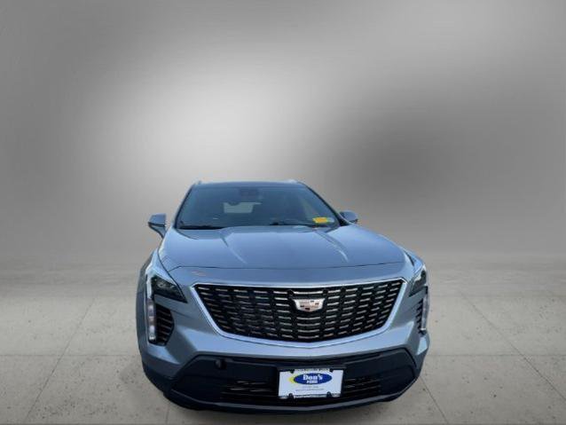 Used 2023 Cadillac XT4 Luxury w/ Cold Weather Package AWD/4WD image 3