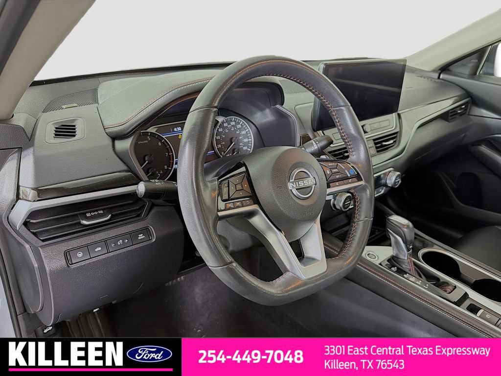 Used 2024 Nissan Altima 2.0 SR FWD image 11