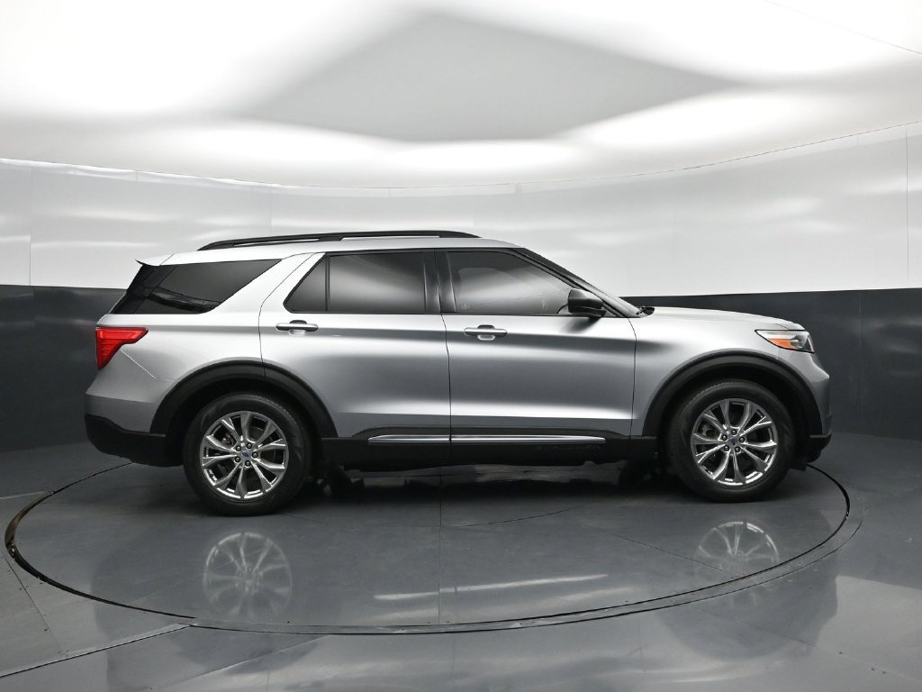 Certified 2021 Ford Explorer XLT w/ Equipment Group 202A RWD image 21