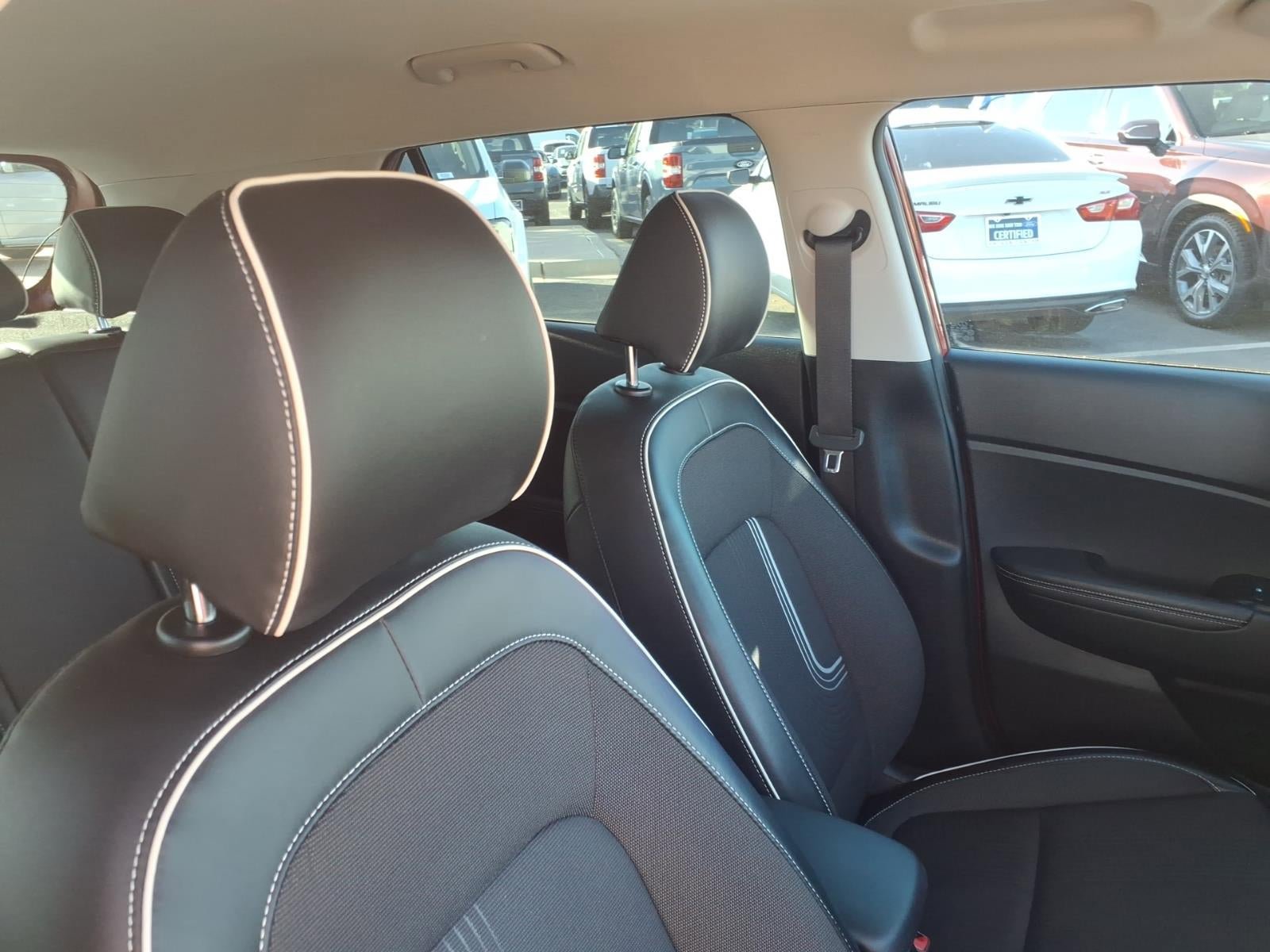 Used 2022 Hyundai Venue Limited FWD image 12