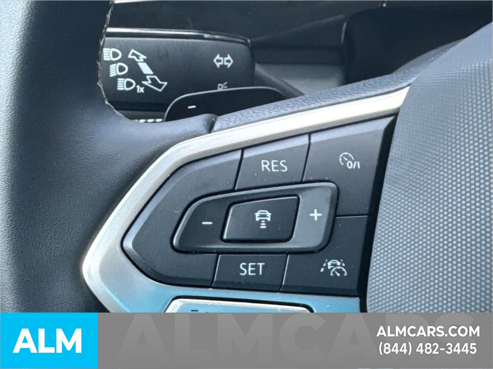 Used 2025 Volkswagen Atlas SE FWD image 32