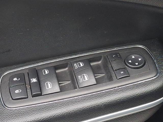 Used 2023 Chrysler 300 Touring L w/ Comfort Group image 27