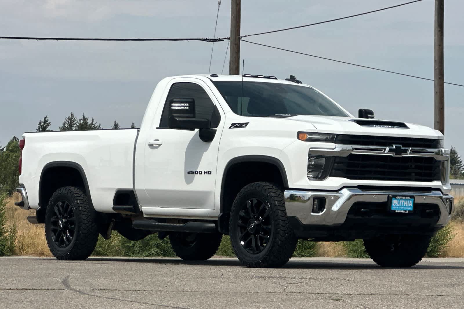Used 2025 Chevrolet Silverado 2500 LT w/ Convenience Package AWD/4WD image 8