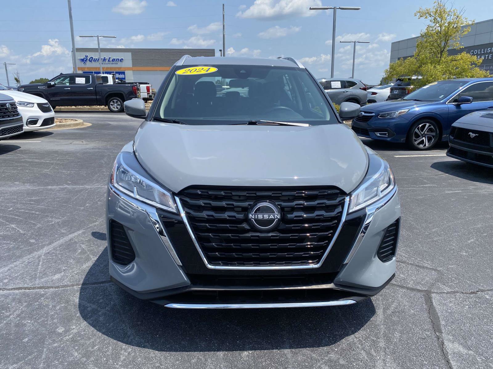 Used 2024 Nissan Kicks SV FWD image 2