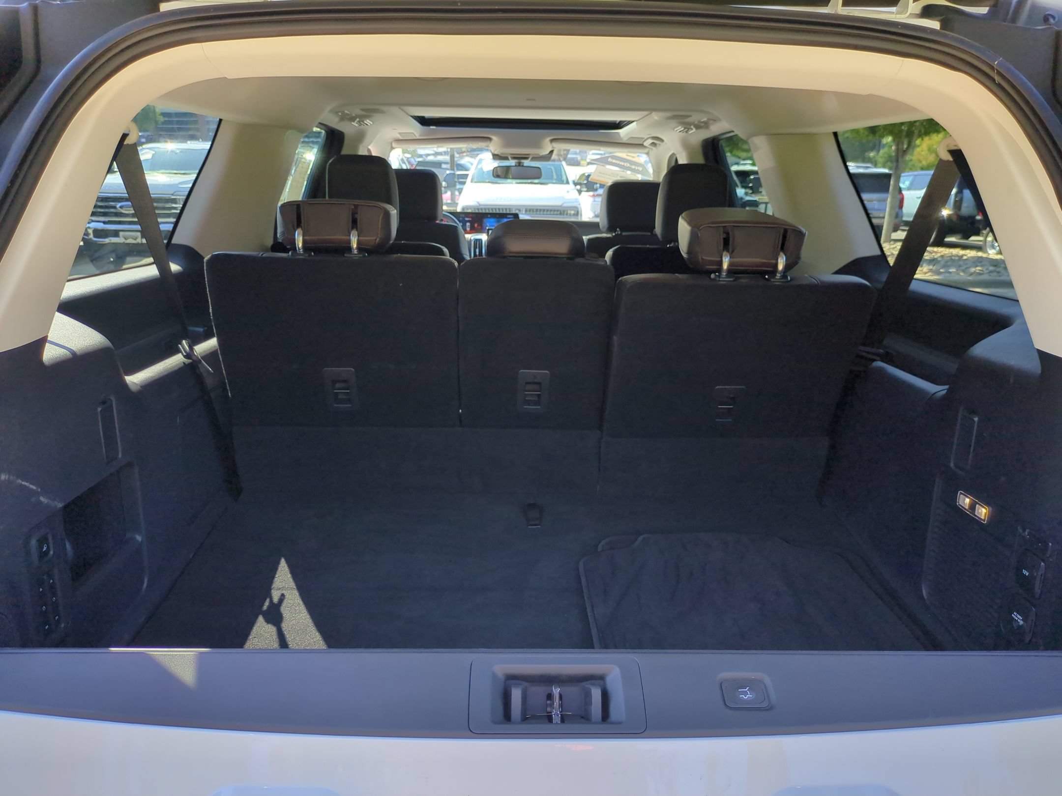 Certified 2025 Ford Expedition Max Platinum w/ Platinum Ultimate Package AWD/4WD image 36
