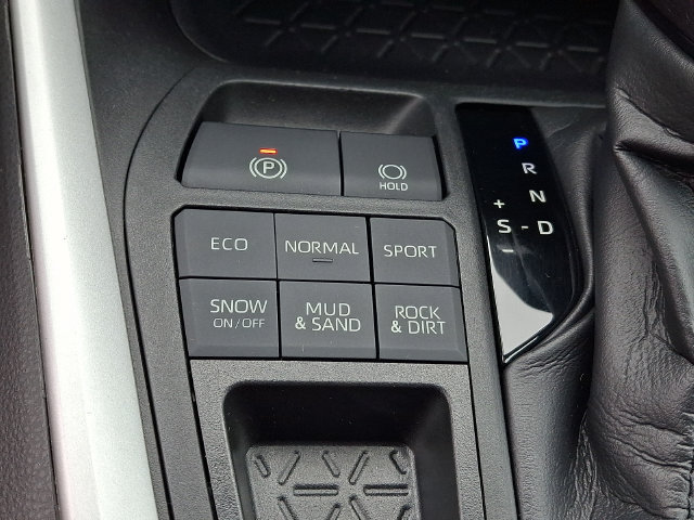 Used 2020 Toyota RAV4 LE w/ All Weather Liner Package AWD/4WD image 22