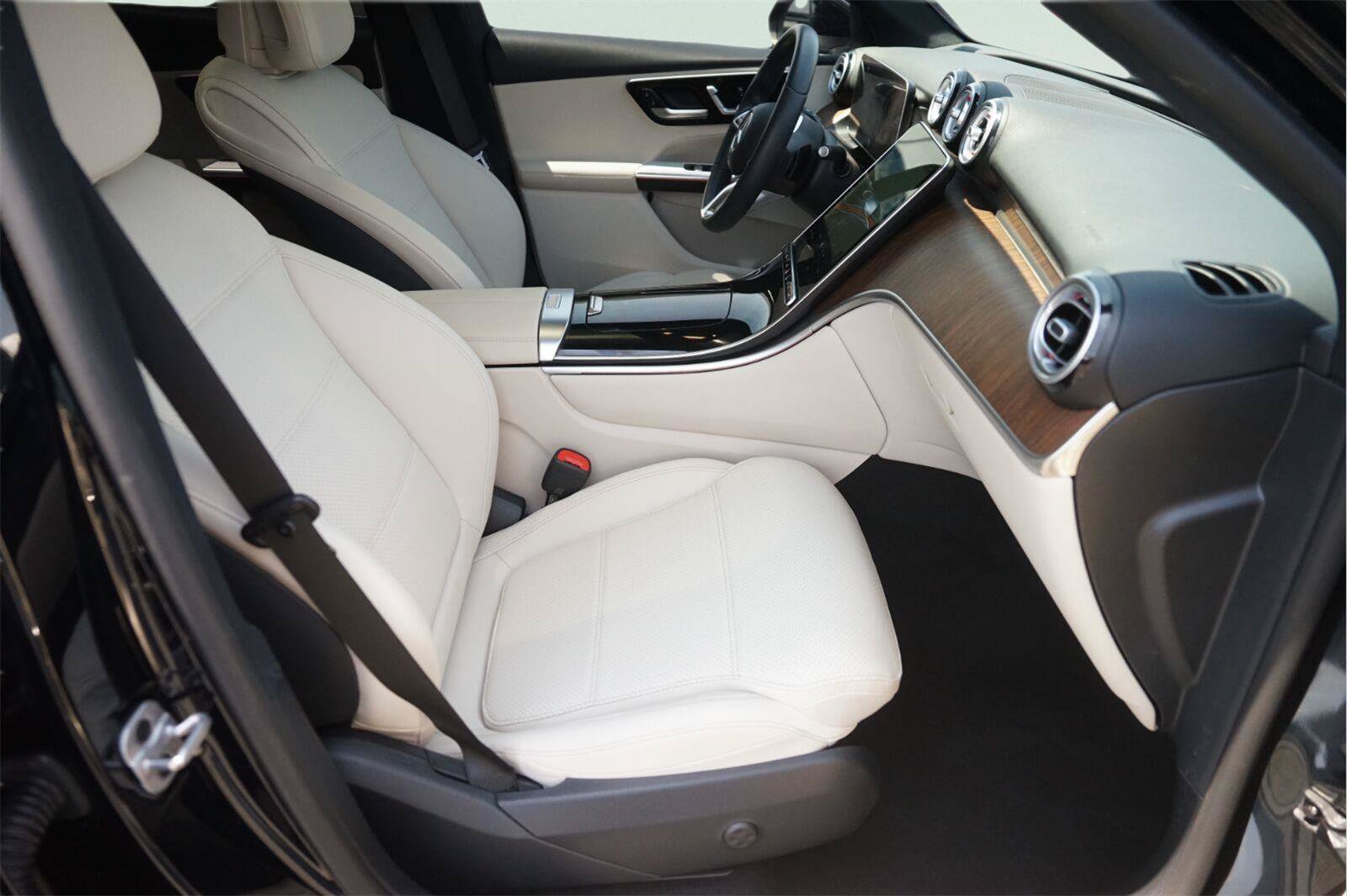 Used 2025 Mercedes-Benz GLC 350e 4MATIC image 19