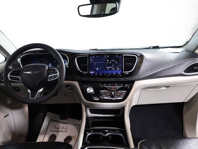 Used 2022 Chrysler Pacifica Limited image 14
