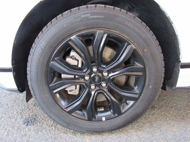 Certified 2022 Ford Edge SE w/ Black Appearance Package AWD/4WD image 9
