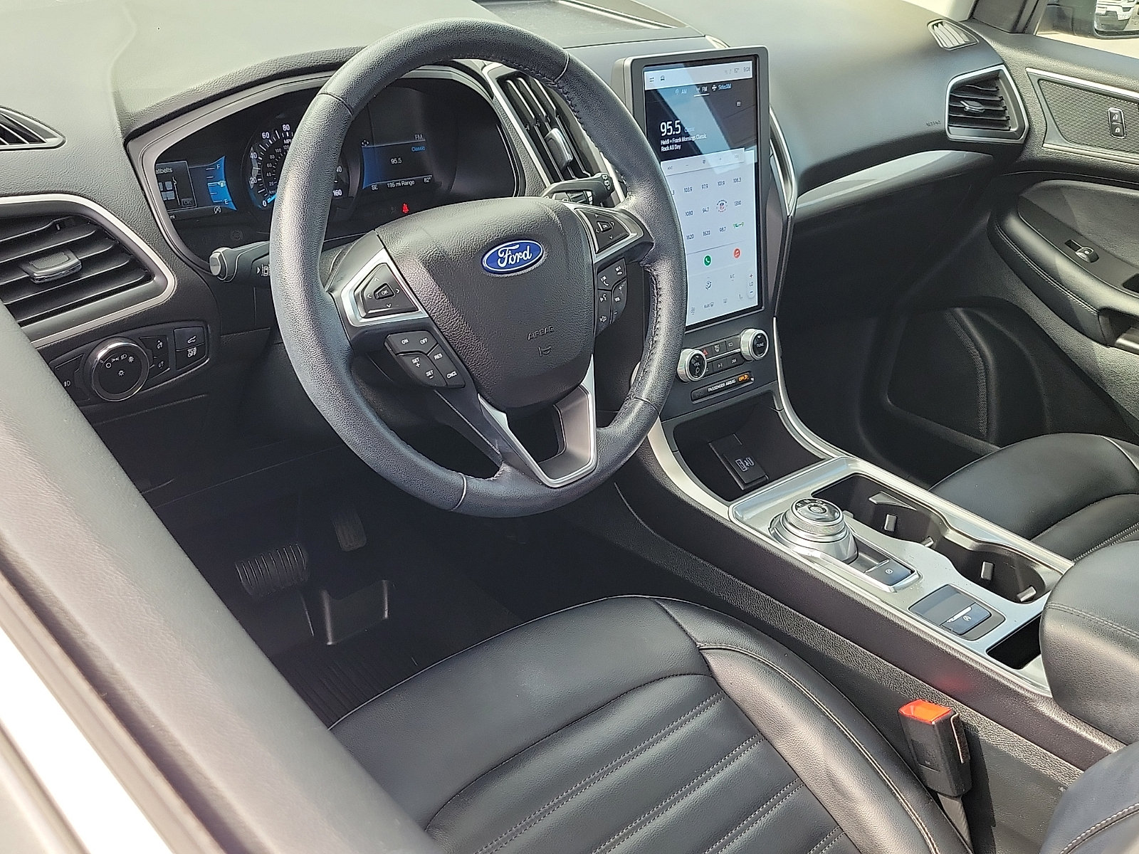 Certified 2023 Ford Edge SEL w/ Convenience Package AWD/4WD image 4