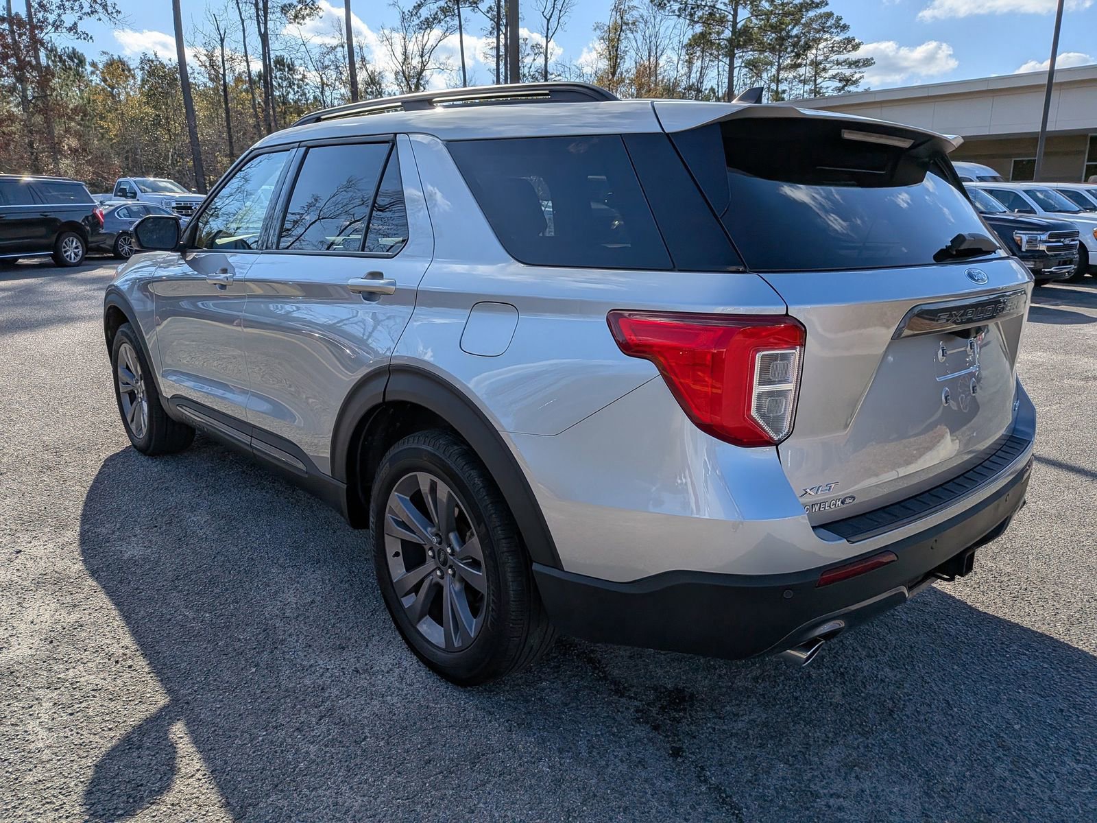 Certified 2022 Ford Explorer XLT w/ Equipment Group 202A image 7