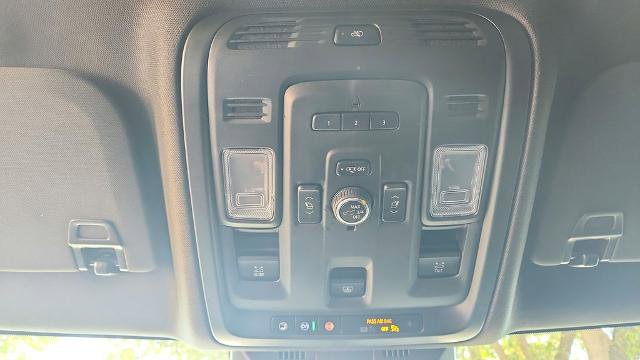 Used 2024 Cadillac Escalade Premium Luxury image 20