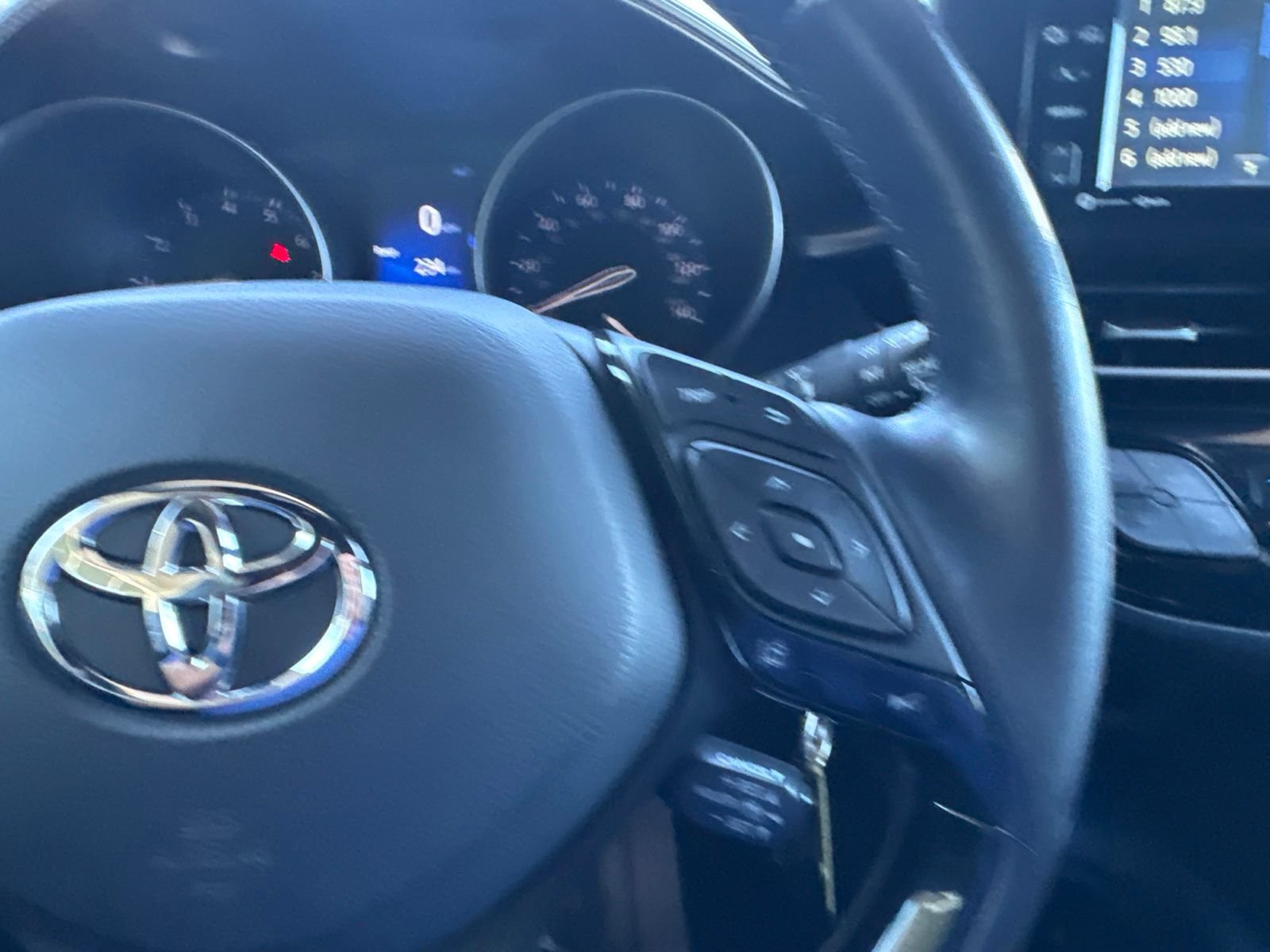Used 2018 Toyota C-HR XLE FWD image 26